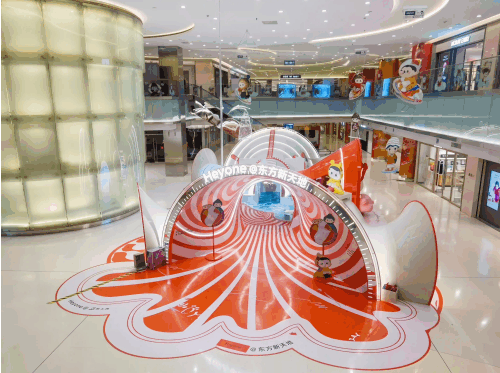 On-site pop-up assembly and rapid deployment of modular retail structures and custom display fixtures, including freestanding props and logo signage, with dedicated project